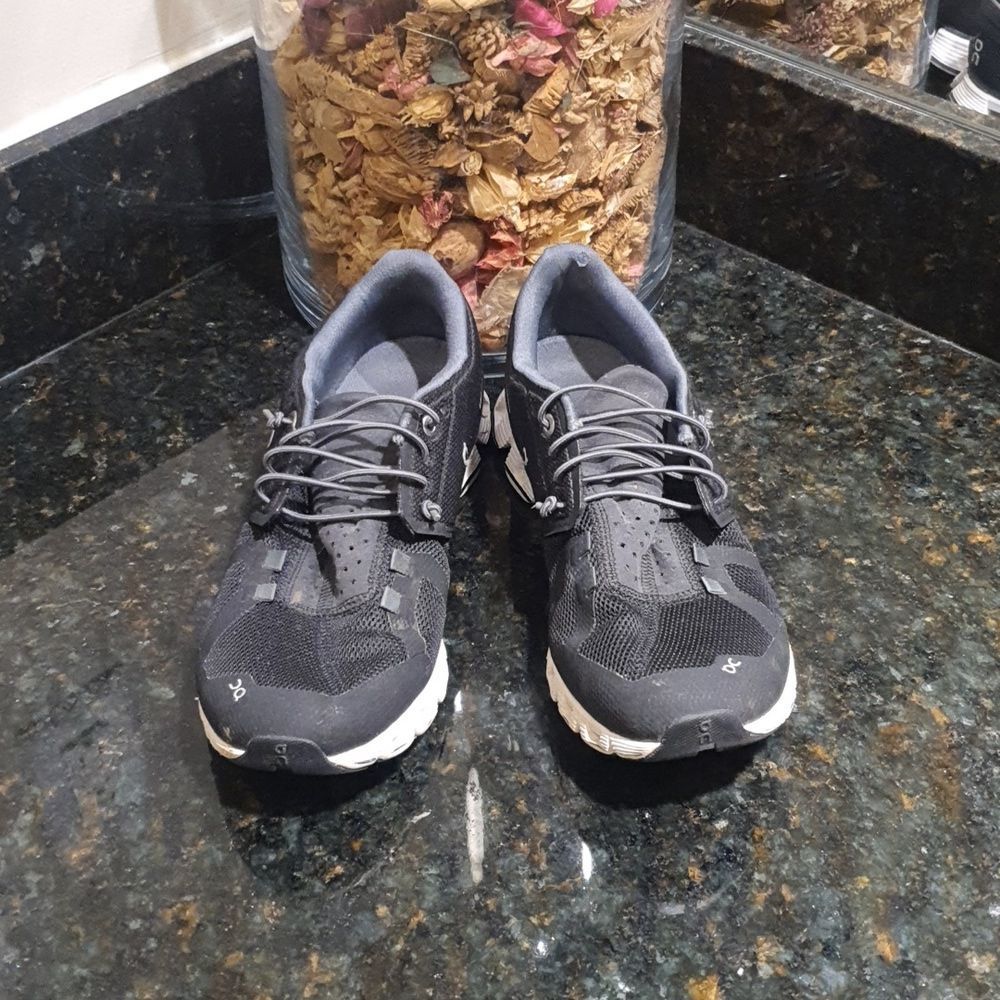 On Cloud Running Shoes size 7 women's